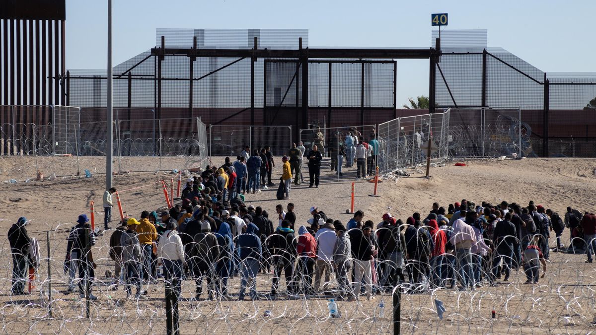 Americký Nejvyšší soud povolil odstranit ostnatý drát na hranicích s Mexikem